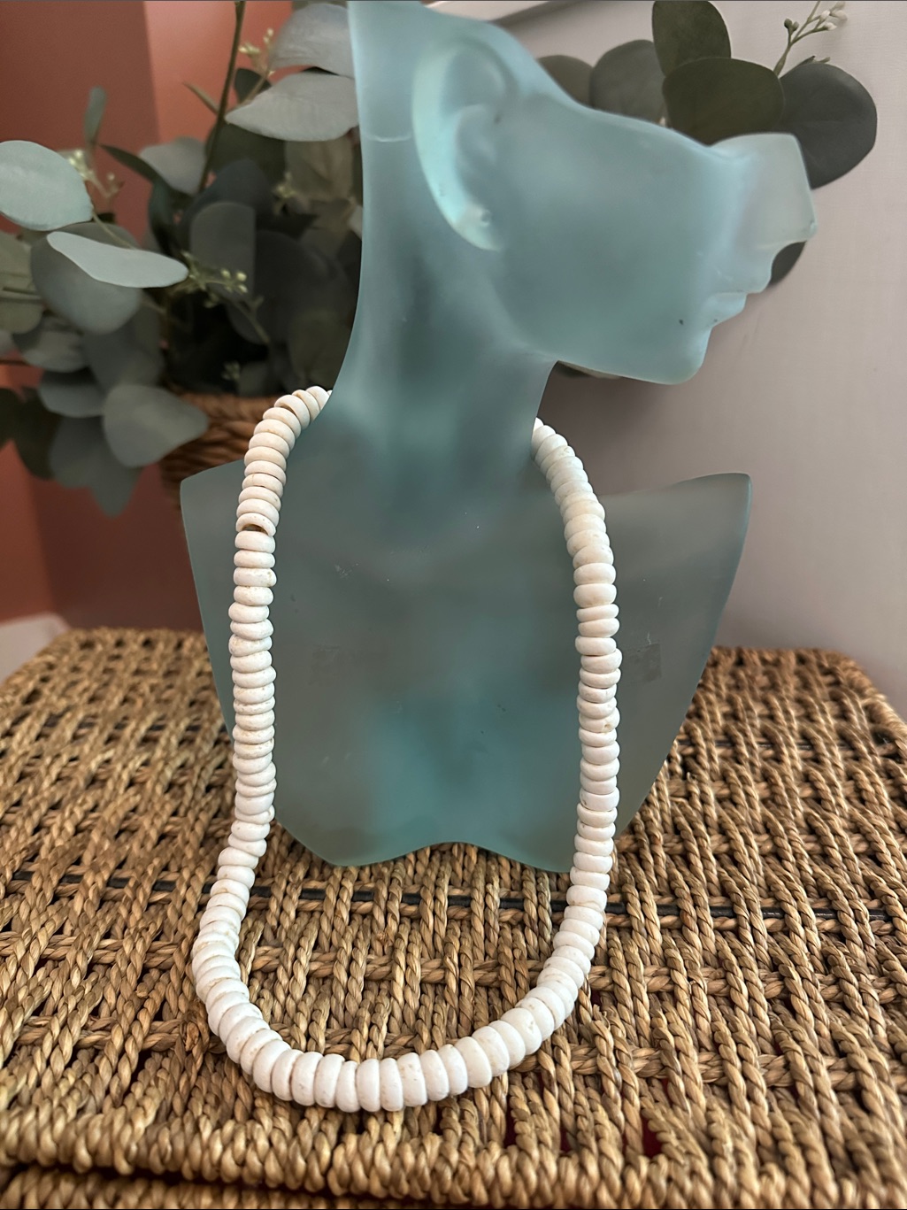 Vintage Puka Shell Hawaiian Coastal Choker Screw Clasp Boho Necklace